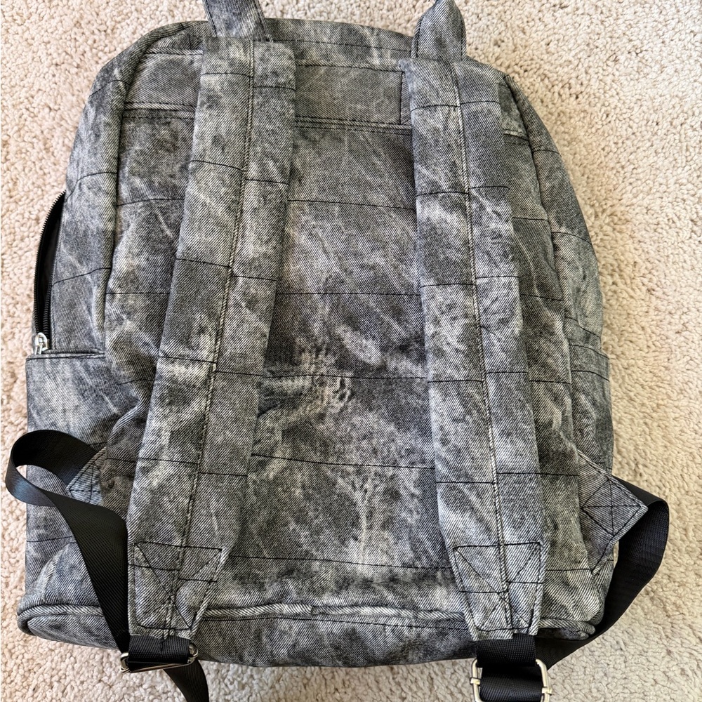 Backpack - Picture 4 of 6